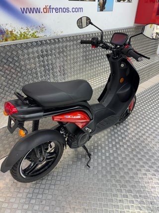 Peugeot Eludix Eléctrica 50cc naranja