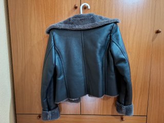 Abrigo de mujer negro y gris