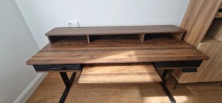 Mesa escritorio elevable de madera y metal