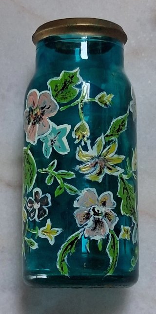 Vasetto in vetro decorato con fiori