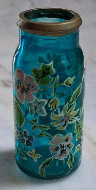Vasetto in vetro decorato con fiori