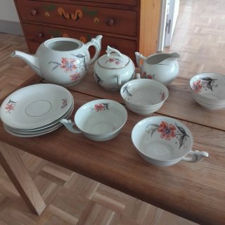 Juegos de té y cafe de porcelana inglesa antigua.