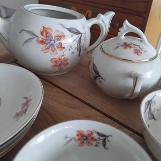 Juegos de té y cafe de porcelana inglesa antigua.
