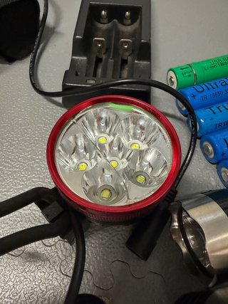Focos, luces y linterna LED para bici + Baterías