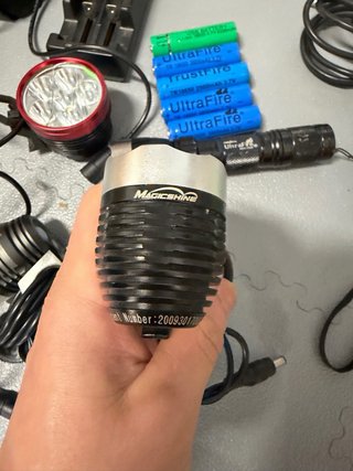 Focos, luces y linterna LED para bici + Baterías