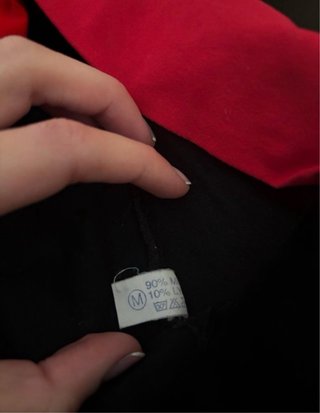 Pantalones campana negros y rojos
