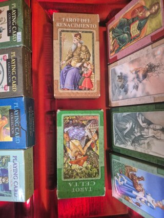 Lote de 14 mazos de Tarot y Cartas