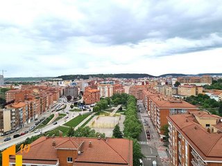 Ático en alquiler en Antigua Estación FFCC - San Agustín en Burgos