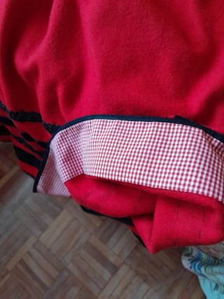 Falda traje regional roja ARTESANAL