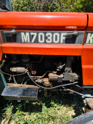 Tractor Kubota M730F Naranja