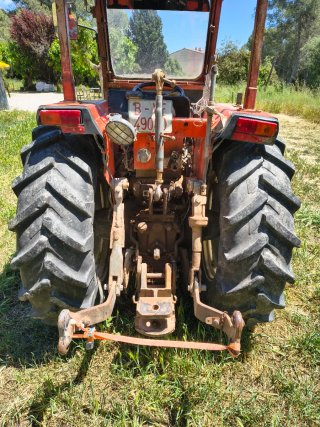 Tractor Kubota M730F Naranja
