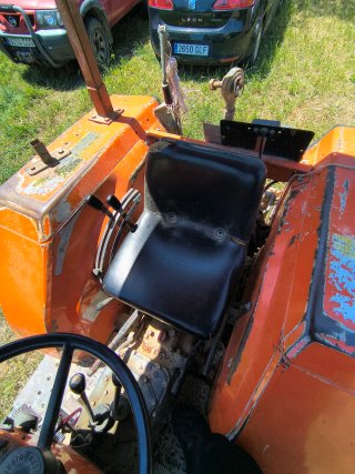 Tractor Kubota M730F Naranja