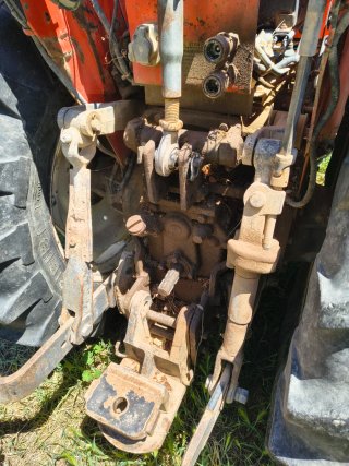 Tractor Kubota M730F Naranja