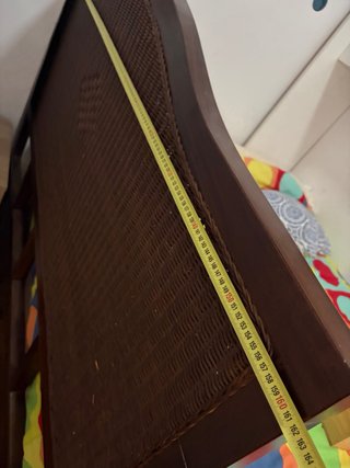 Cabecero de cama de madera y mimbre