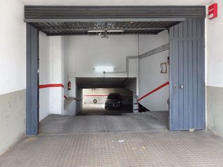 Garaje en alquiler en Riera en Cornellà de Llobregat