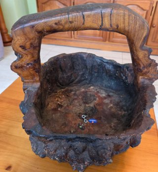Cesta de madera rústica artesanal
