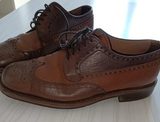 Zapatos de cuero marrones