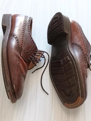 Zapatos de cuero marrones
