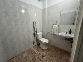 Local comercial en alquiler en La Torrassa en Hospitalet de Llobregat, L´