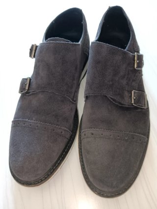 Zapatos de ante grises