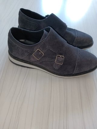 Zapatos de ante grises