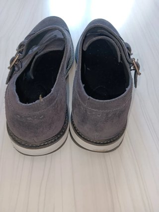 Zapatos de ante grises