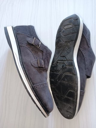 Zapatos de ante grises