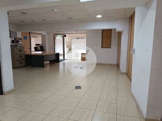 Local comercial en alquiler en La Salut en Barcelona