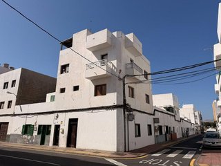 Edificio en venta en Centro - La Vega Alta en Arrecife