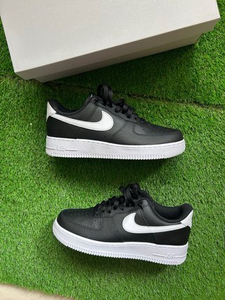 Nike Air Force 1 Negras y Blancas