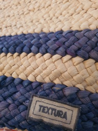 Capazo grande de paja con rayas azules