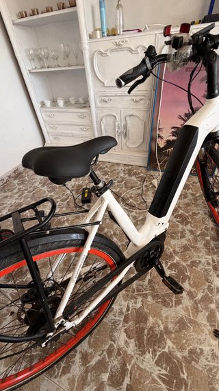 Bicicleta Eléctrica Blanca
