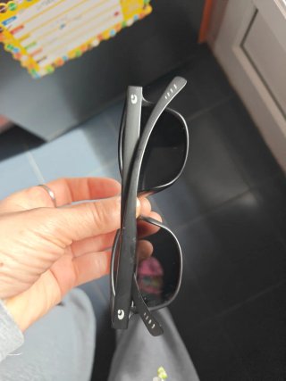 Gafas de sol negras y marrones