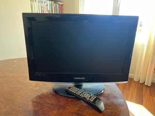 TV Samsung Compacta Negra