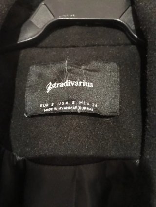 Abrigo paño negro Stradivarius