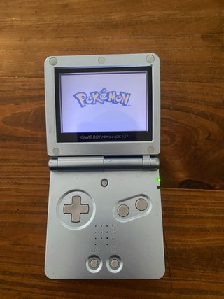 Nintendo Game Boy Advance SP + Pokémon Rubí