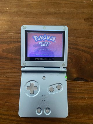 Nintendo Game Boy Advance SP + Pokémon Rubí