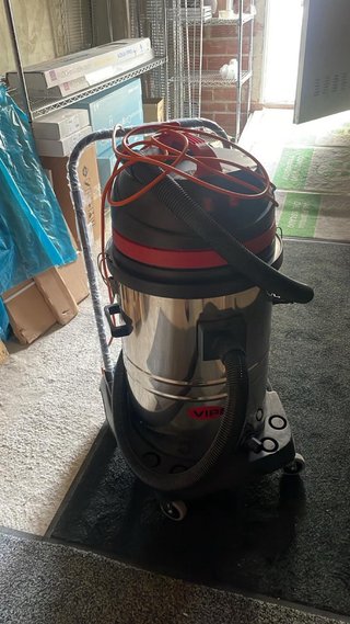 El aspirador de polvo y líquidos VIPER LSU 275