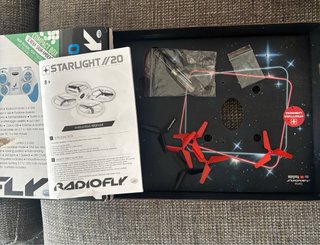Drone con luci led blu e rosse