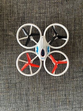 Drone con luci led blu e rosse