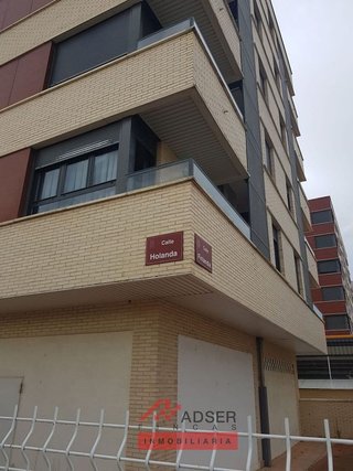 Local comercial en alquiler en Portillejo - Valdegastea en Logroño