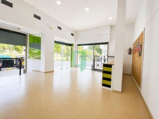 Local comercial en venta en Montigalà -Sant Crist en Badalona