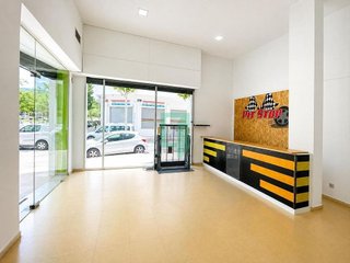 Local comercial en venta en Montigalà -Sant Crist en Badalona