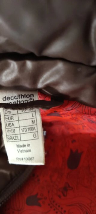 Chaqueta acolchada marrón con forro estampado