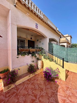 Casa adosada en venta en Nueva Torrevieja - Aguas Nuevas en Torrevieja