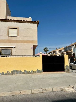 Casa adosada en venta en Nueva Torrevieja - Aguas Nuevas en Torrevieja