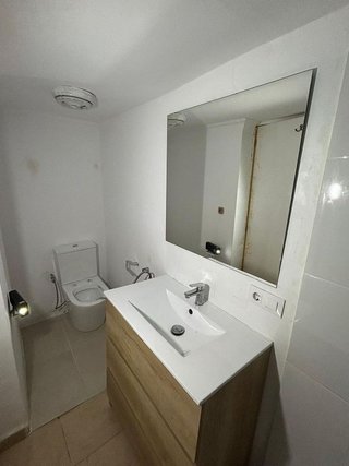 Local comercial en alquiler en Los Jardines de Marbella - La Ermita en Marbella