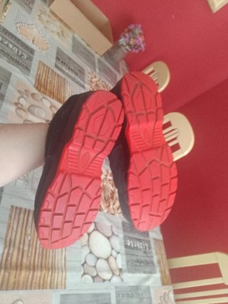 Zapatillas de seguridad Sparco negras y rojas