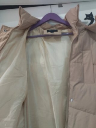 Abrigo acolchado largo mujer beige