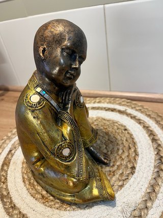 Figura decorativa oriental estilo buda